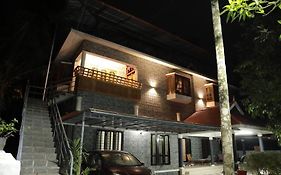Anandam Stays - Premium 3Bhk Plush Homestay, Vaikom Near Kumarakom
